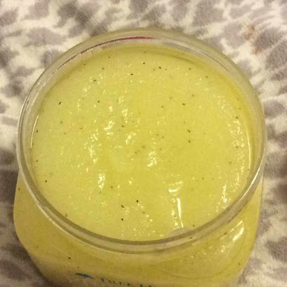 Pineapple tree hut - Picture 3 of 3